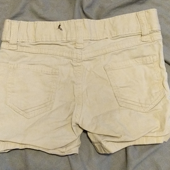 Khaki shorts - Picture 2 of 3